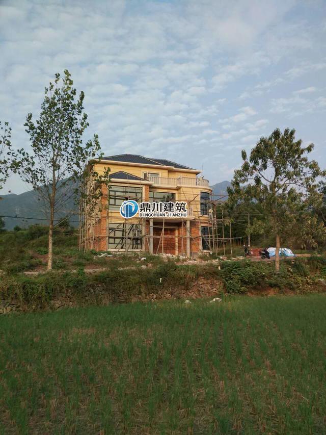 這款三層簡歐小別墅，都說建出來比效果圖好看，你們覺得呢？