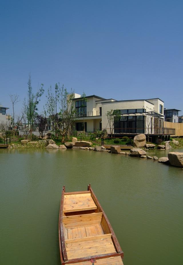 真羨慕農(nóng)村人，有地可以建別墅，要是我做夢(mèng)都會(huì)笑醒的