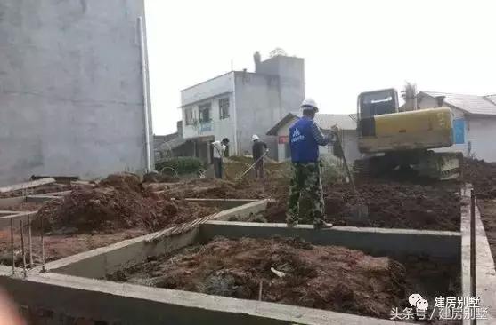 兩層別墅圖跟五六十萬的別墅相比絲毫不差，簡單實(shí)用