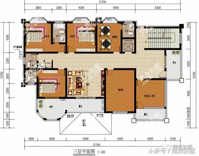 三層豪宅別墅圖，第一棟配開(kāi)放式車庫(kù)，第二棟設(shè)電梯井