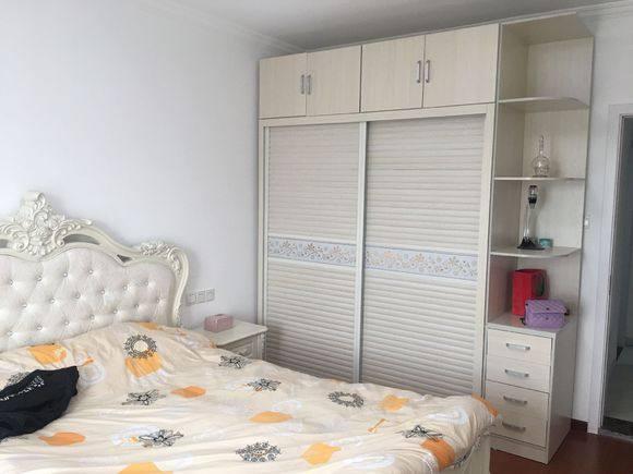 6萬簡單裝修的婚房，簡單美觀，可朋友都說墻上貼花太幼稚了，大家看看呢？