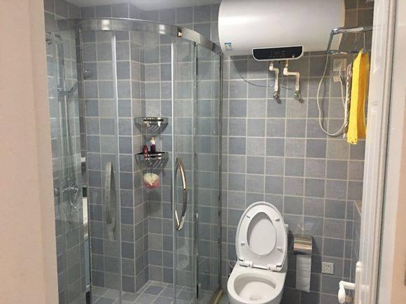 6萬簡單裝修的婚房，簡單美觀，可朋友都說墻上貼花太幼稚了，大家看看呢？