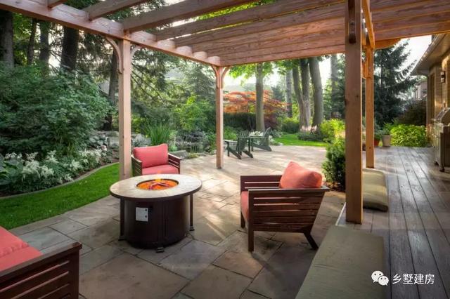 農(nóng)村二層別墅圖主體造價僅需29萬左右，帶車庫、露臺，配超大庭院，既實用又美觀！