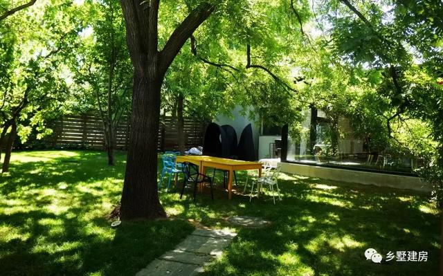 農(nóng)村二層別墅圖主體造價僅需29萬左右，帶車庫、露臺，配超大庭院，既實用又美觀！