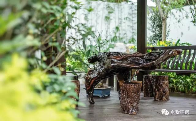 農(nóng)村二層別墅圖主體造價僅需29萬左右，帶車庫、露臺，配超大庭院，既實用又美觀！