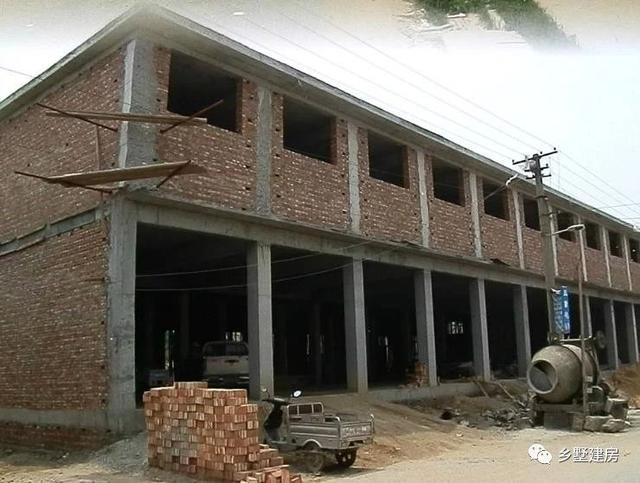 為你解答農(nóng)村自建房設(shè)計(jì)圖用框架結(jié)構(gòu)還是磚混結(jié)構(gòu)，助你建棟好房子！