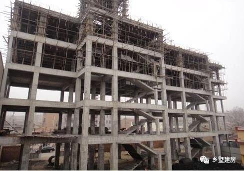 為你解答農(nóng)村自建房設(shè)計(jì)圖用框架結(jié)構(gòu)還是磚混結(jié)構(gòu)，助你建棟好房子！