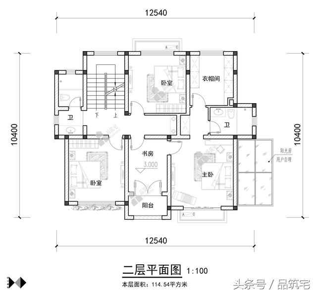 12X10三層西班牙風(fēng)格別墅圖，戶型方正、緊湊實用，有露臺有陽光房有院子，一家共享天倫~