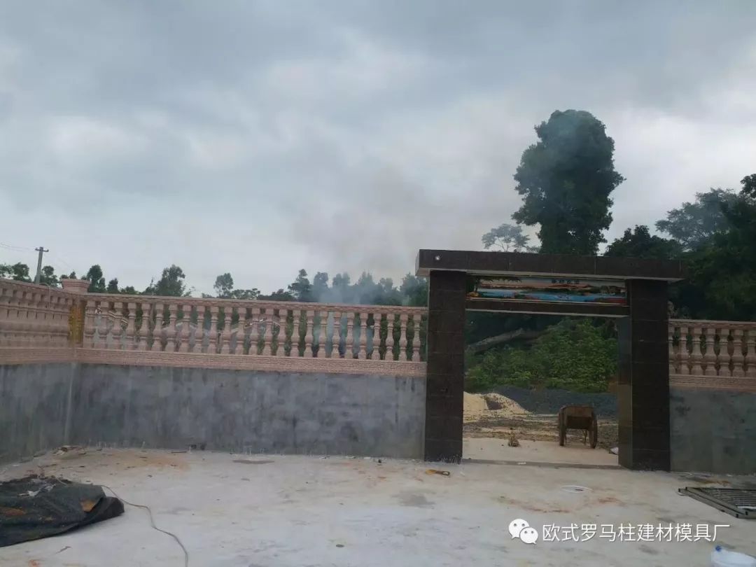 水泥藝術(shù)圍欄模具越來越流行，給城市和農(nóng)村增添色彩