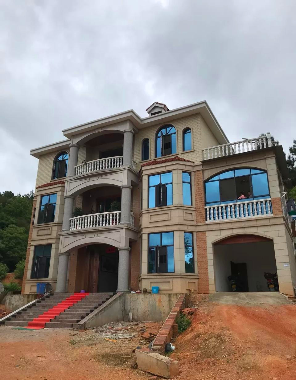 3款【漂亮三層別墅圖片大全】預(yù)算25萬起，第2款老少皆愛！