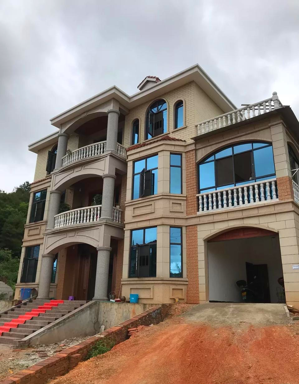 3款【漂亮三層別墅圖片大全】預(yù)算25萬起，第2款老少皆愛！