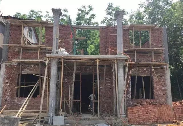 農(nóng)村自建房羅馬柱怎么做？GRC水泥預(yù)制、模板現(xiàn)澆羅馬柱