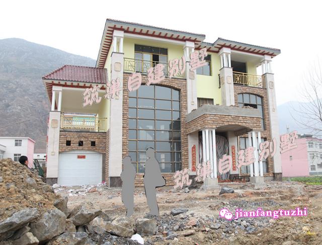 三層豪華農(nóng)村別墅全套設(shè)計(jì)圖，帶雙車(chē)庫(kù)，18x13米。