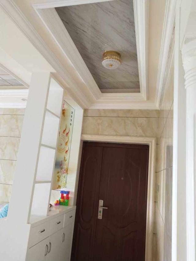 120平新房裝修花費了22萬，客餐廳全瓷磚上墻，整體是簡潔明亮很耐看！