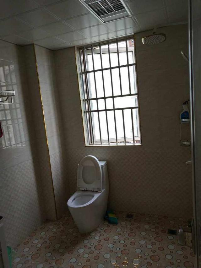 120平新房裝修花費了22萬，客餐廳全瓷磚上墻，整體是簡潔明亮很耐看！