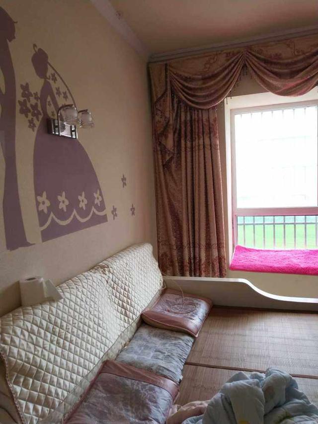 120平新房裝修花費了22萬，客餐廳全瓷磚上墻，整體是簡潔明亮很耐看！