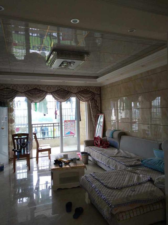 120平新房裝修花費了22萬，客餐廳全瓷磚上墻，整體是簡潔明亮很耐看！