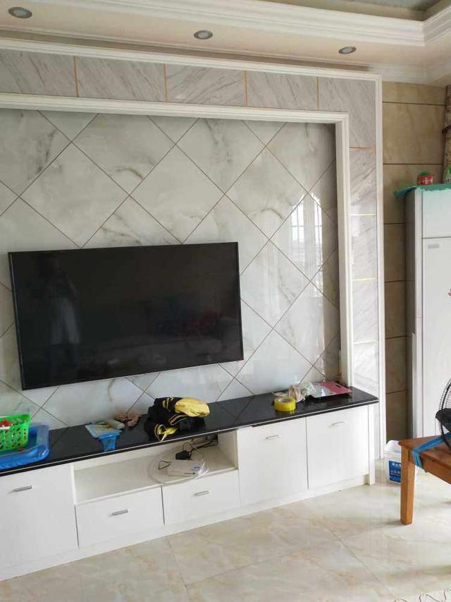 120平新房裝修花費了22萬，客餐廳全瓷磚上墻，整體是簡潔明亮很耐看！