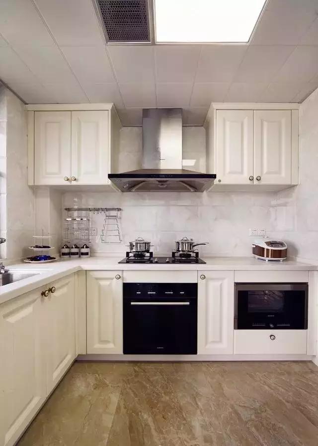 100平米三居室簡約美式風(fēng)格裝修設(shè)計(jì)，整個(gè)色調(diào)為奶茶色，溫暖輕柔了整個(gè)空間！