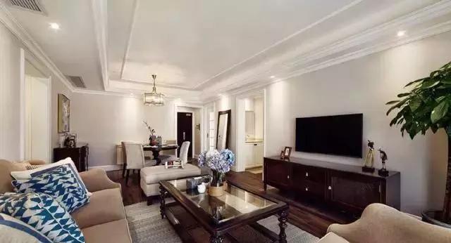 100平米三居室簡約美式風(fēng)格裝修設(shè)計(jì)，整個(gè)色調(diào)為奶茶色，溫暖輕柔了整個(gè)空間！