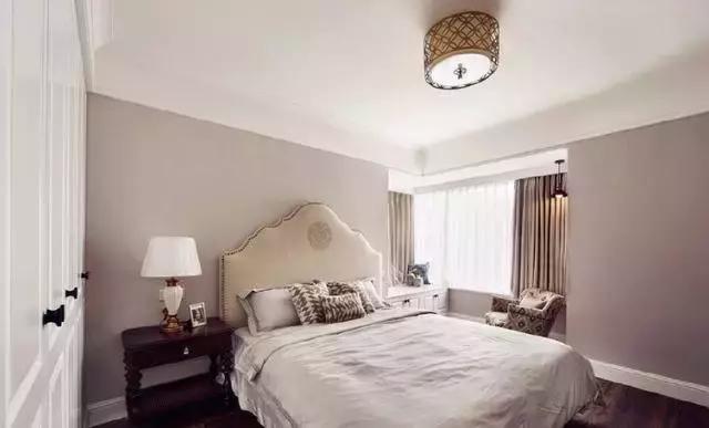 100平米三居室簡約美式風(fēng)格裝修設(shè)計(jì)，整個(gè)色調(diào)為奶茶色，溫暖輕柔了整個(gè)空間！