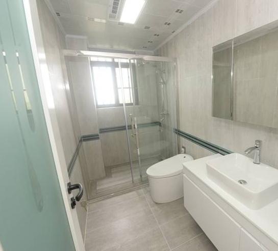 130平米房子簡約風(fēng)格裝修，黑白灰色調(diào)搭配還是那么經(jīng)典