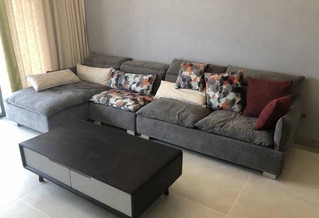 130平米房子簡約風(fēng)格裝修，黑白灰色調(diào)搭配還是那么經(jīng)典