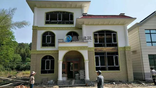 三層歐式別墅設(shè)計(jì)圖，11.8x12.5米，有棋牌室、多功能廳，含7個(gè)臥室，案例2最美，案例3花了50萬