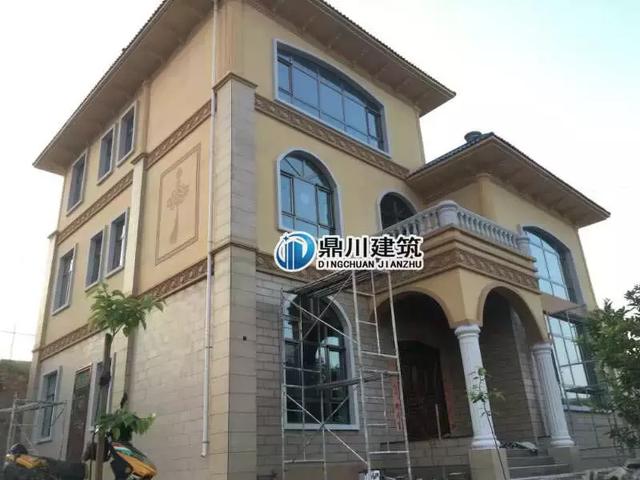 三層歐式別墅設(shè)計(jì)圖，11.8x12.5米，有棋牌室、多功能廳，含7個(gè)臥室，案例2最美，案例3花了50萬