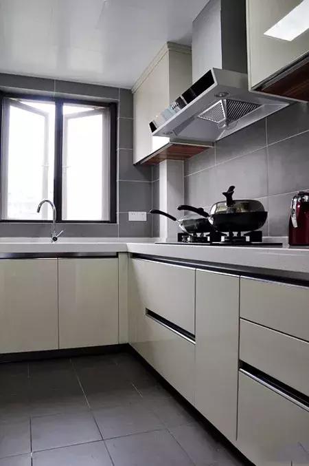 107平米的房子簡約歐式，現(xiàn)代優(yōu)雅，輕松高檔！