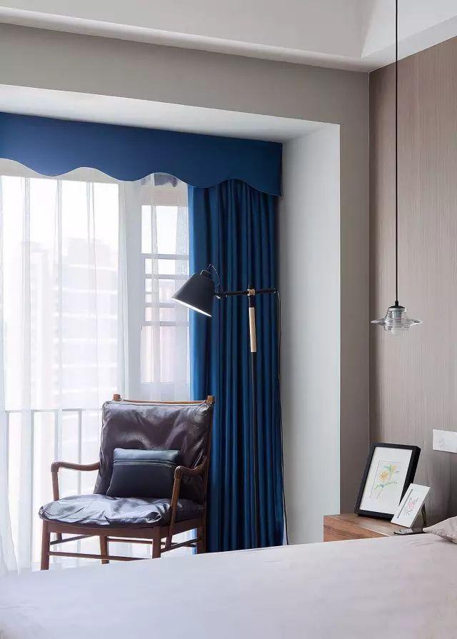 125平方的現(xiàn)代簡約風(fēng)格裝修效果圖，空間寬敞明亮，三居室的環(huán)境打造的非常簡約小資。