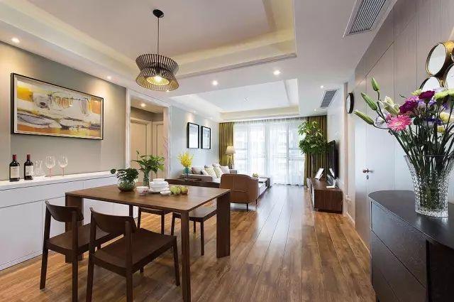 125平方的現(xiàn)代簡約風(fēng)格裝修效果圖，空間寬敞明亮，三居室的環(huán)境打造的非常簡約小資。