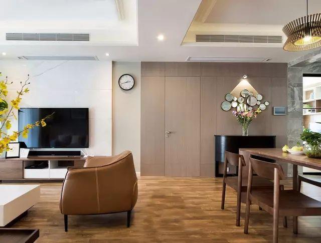 125平方的現(xiàn)代簡約風(fēng)格裝修效果圖，空間寬敞明亮，三居室的環(huán)境打造的非常簡約小資。