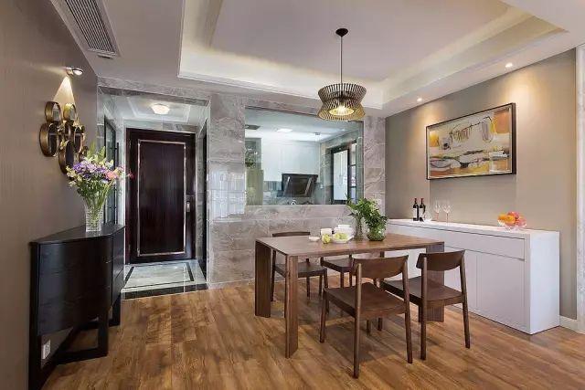 125平方的現(xiàn)代簡約風(fēng)格裝修效果圖，空間寬敞明亮，三居室的環(huán)境打造的非常簡約小資。