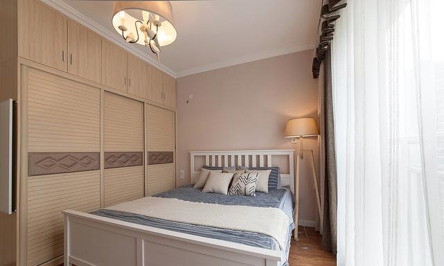 90㎡的三居室，普普通通的裝修風(fēng)格，但是很溫馨。