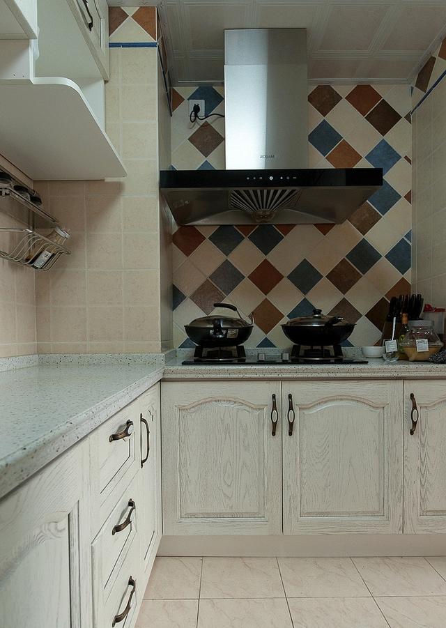 90㎡的三居室，普普通通的裝修風(fēng)格，但是很溫馨。