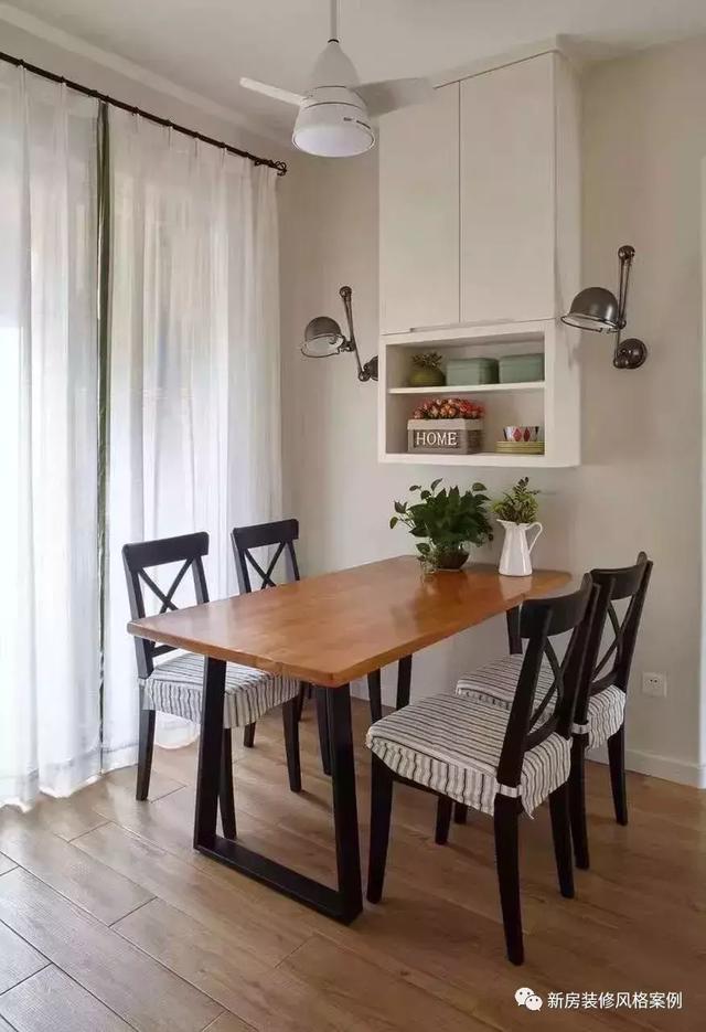 130平三室新房用了10萬裝修簡約風(fēng)，電視柜與鋼琴融為一體，美觀實(shí)用！