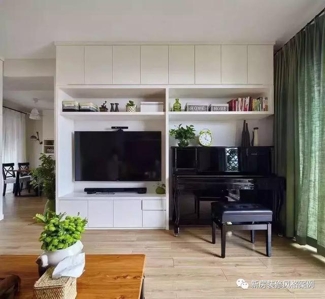 130平三室新房用了10萬裝修簡約風(fēng)，電視柜與鋼琴融為一體，美觀實(shí)用！