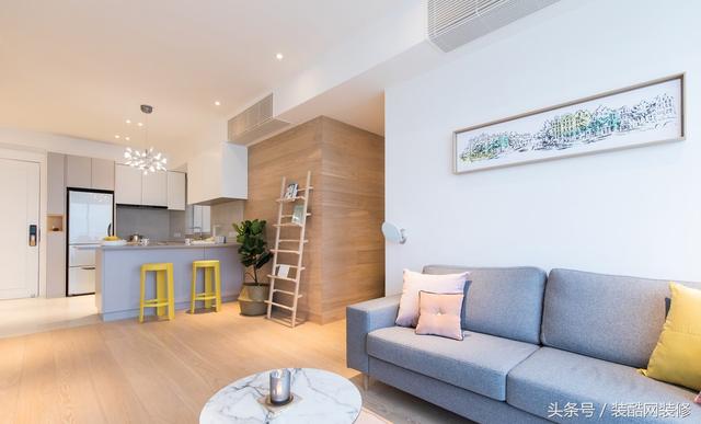 96㎡的?簡(jiǎn)約的原木風(fēng)裝修，室內(nèi)裝潢整潔簡(jiǎn)約，最?lèi)?ài)客廳清新的裝修，自然環(huán)保