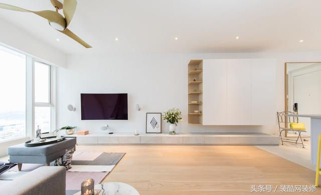 96㎡的?簡(jiǎn)約的原木風(fēng)裝修，室內(nèi)裝潢整潔簡(jiǎn)約，最?lèi)?ài)客廳清新的裝修，自然環(huán)保