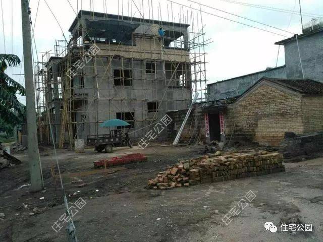 曬家丨回鄉(xiāng)蓋別墅，80歲母親全程監(jiān)工，60萬建成引來全鄉(xiāng)觀摩！