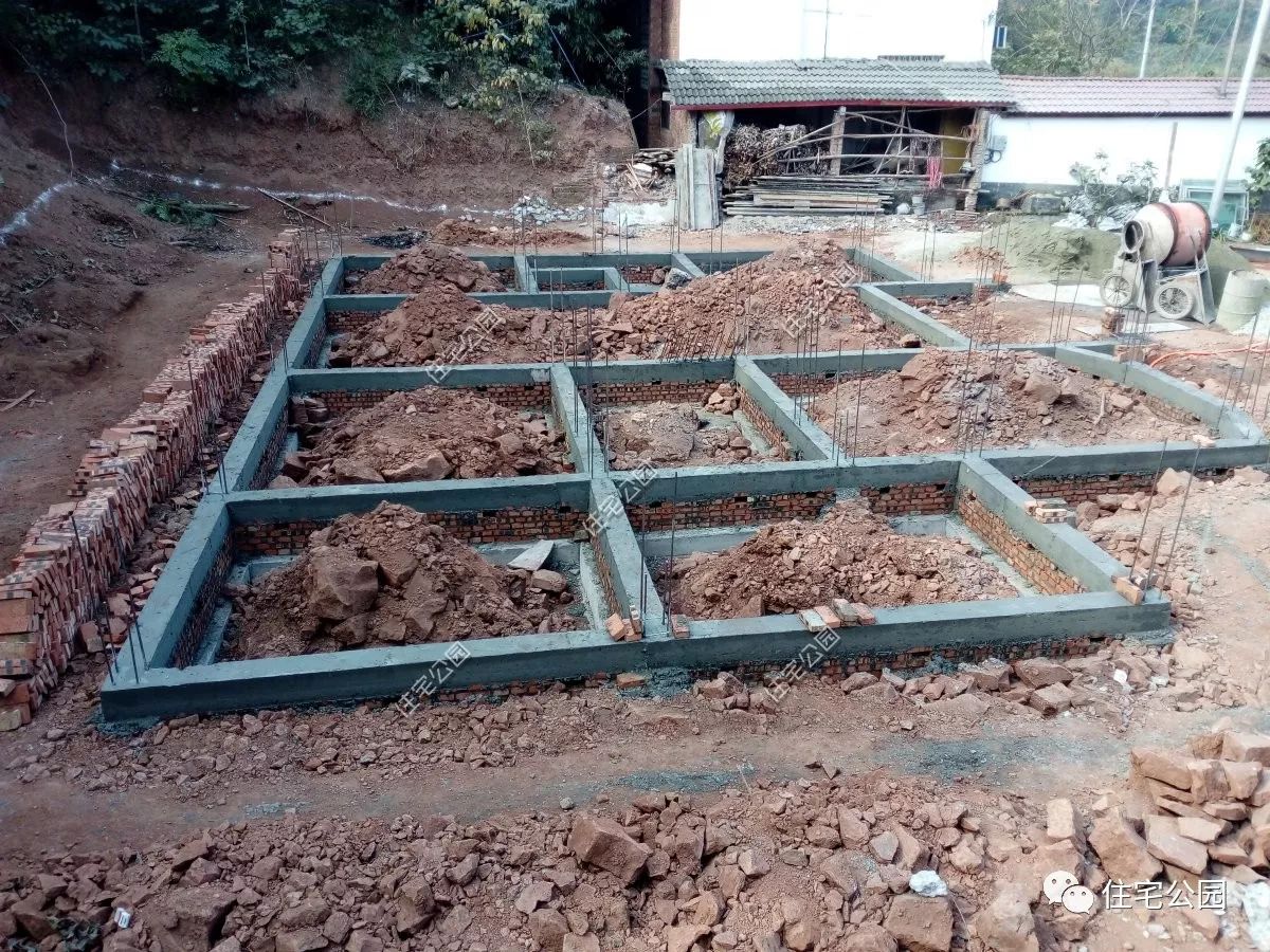 最走心的包工頭，力勸房主把筏基改成條基，省了一半的基礎(chǔ)錢！