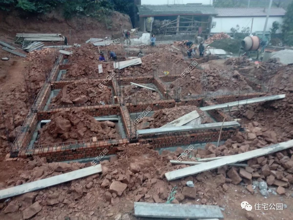 最走心的包工頭，力勸房主把筏基改成條基，省了一半的基礎(chǔ)錢！