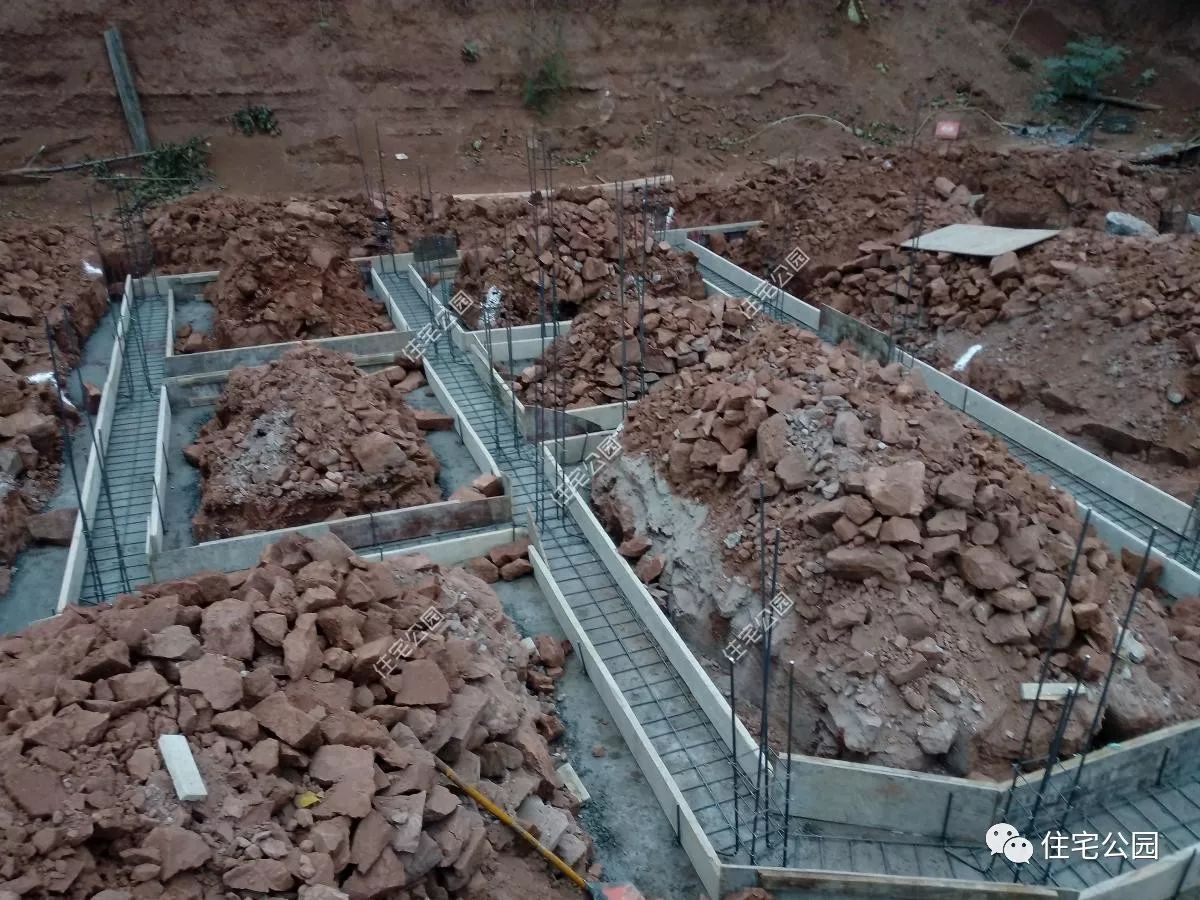 最走心的包工頭，力勸房主把筏基改成條基，省了一半的基礎(chǔ)錢！