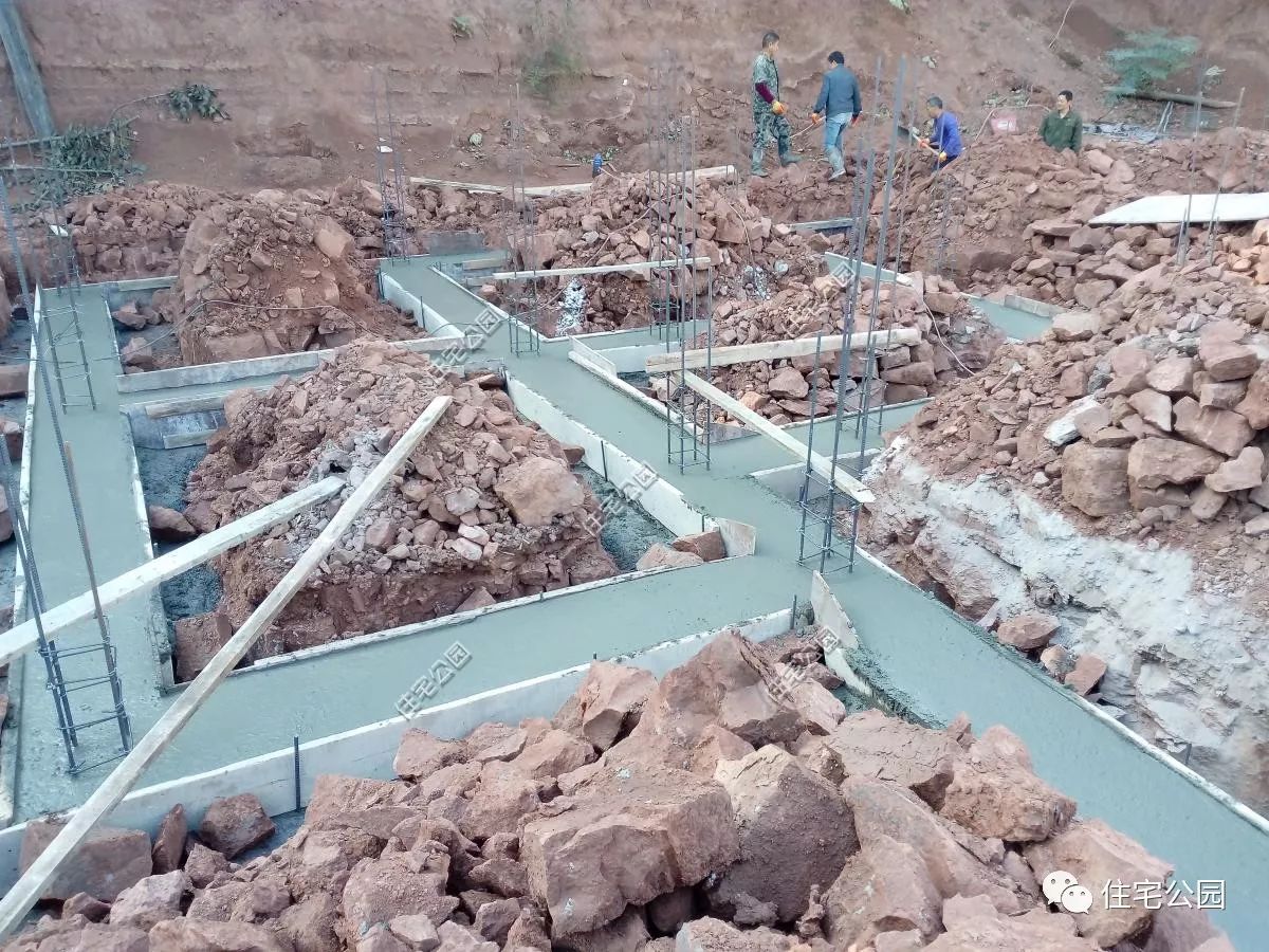 最走心的包工頭，力勸房主把筏基改成條基，省了一半的基礎(chǔ)錢！