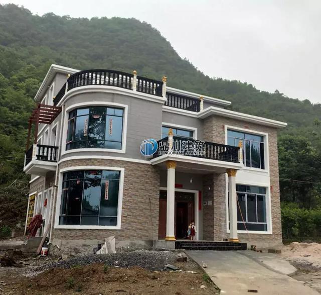 5套農(nóng)村小別墅效果圖和實拍圖的對比，第1套100%還原效果圖，第3套造價才25萬