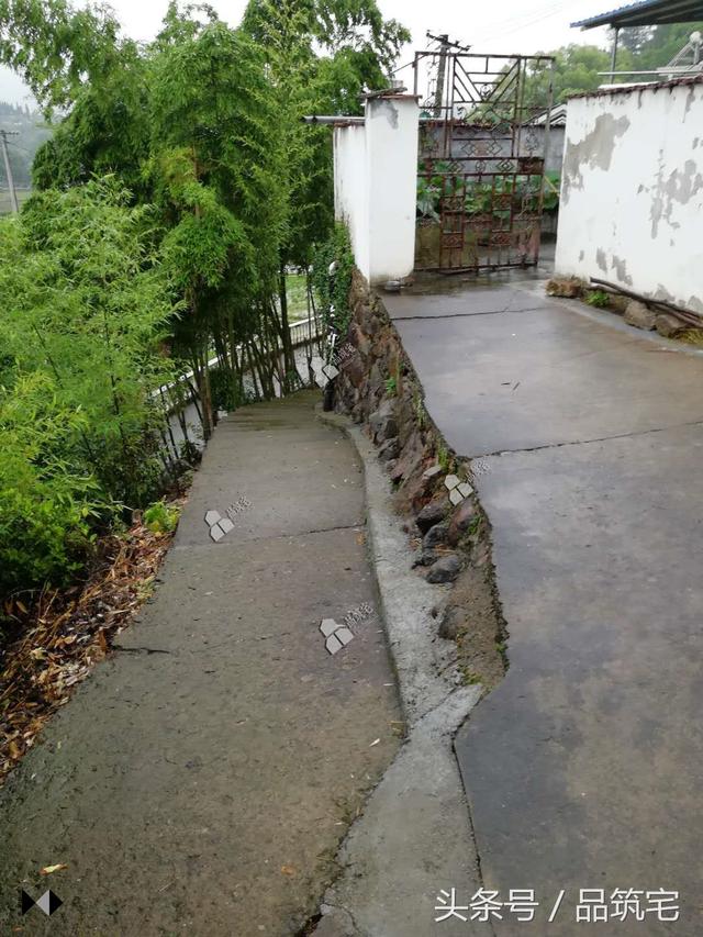 三層中式別墅設(shè)計(jì)圖，綠水青山白墻黛瓦，鄉(xiāng)間恬淡生活躍然眼前