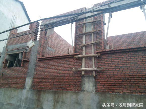 自建三層別墅，附平面設(shè)計圖，造價30萬左右，12X9.3米有露臺和院子