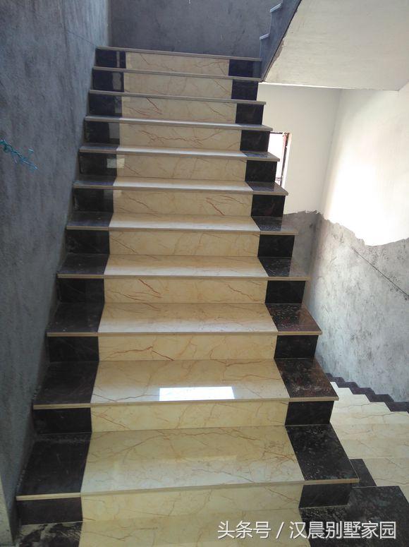 自建三層別墅，附平面設(shè)計圖，造價30萬左右，12X9.3米有露臺和院子