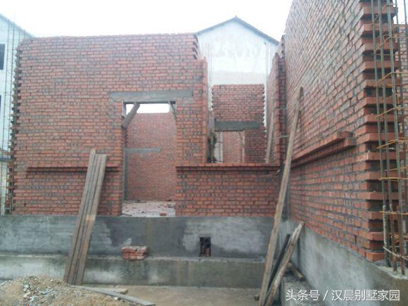 自建三層別墅，附平面設(shè)計圖，造價30萬左右，12X9.3米有露臺和院子